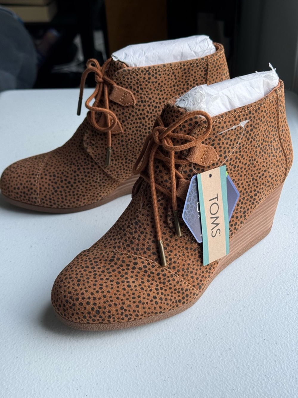 TOMS Women's Wedge Ankle Boots Size 8.5 Leopard Cognac Tan Lace-Up Booties NEW
